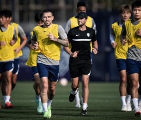 体育娱乐-三镇12新援齐亮相老队长送谏言 标王拒绝个人主义