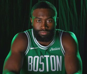 体育赛事-身处困境的杰伦-布朗靠什么杀进NBA全明星首发？